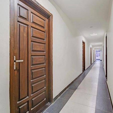 Collection O Galaxy Suites Hyderabad Exteriör bild