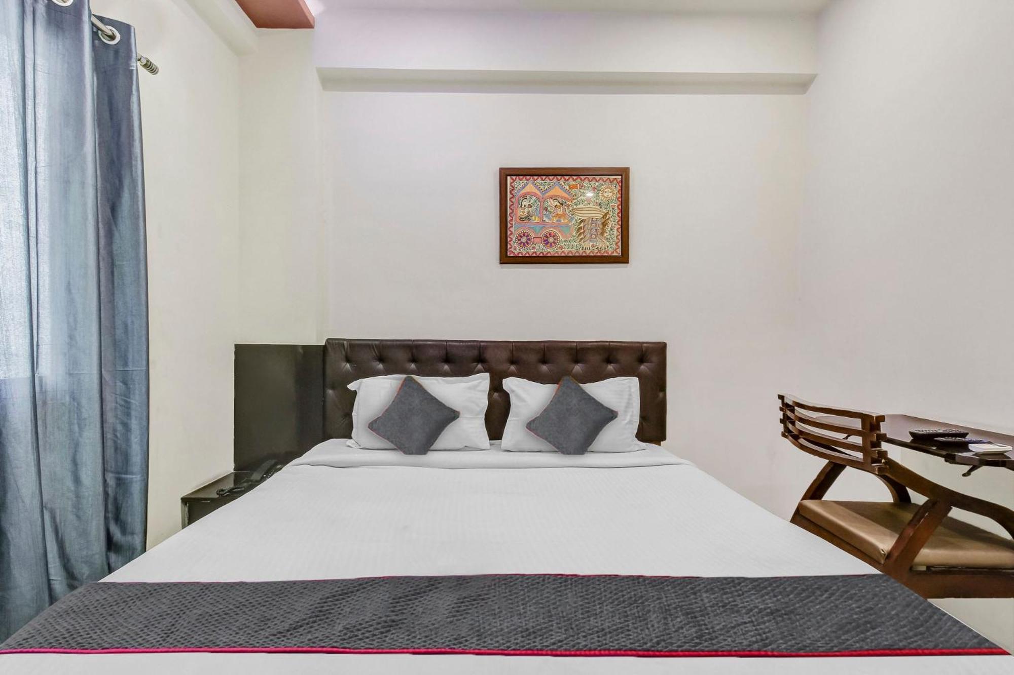 Collection O Galaxy Suites Hyderabad Exteriör bild