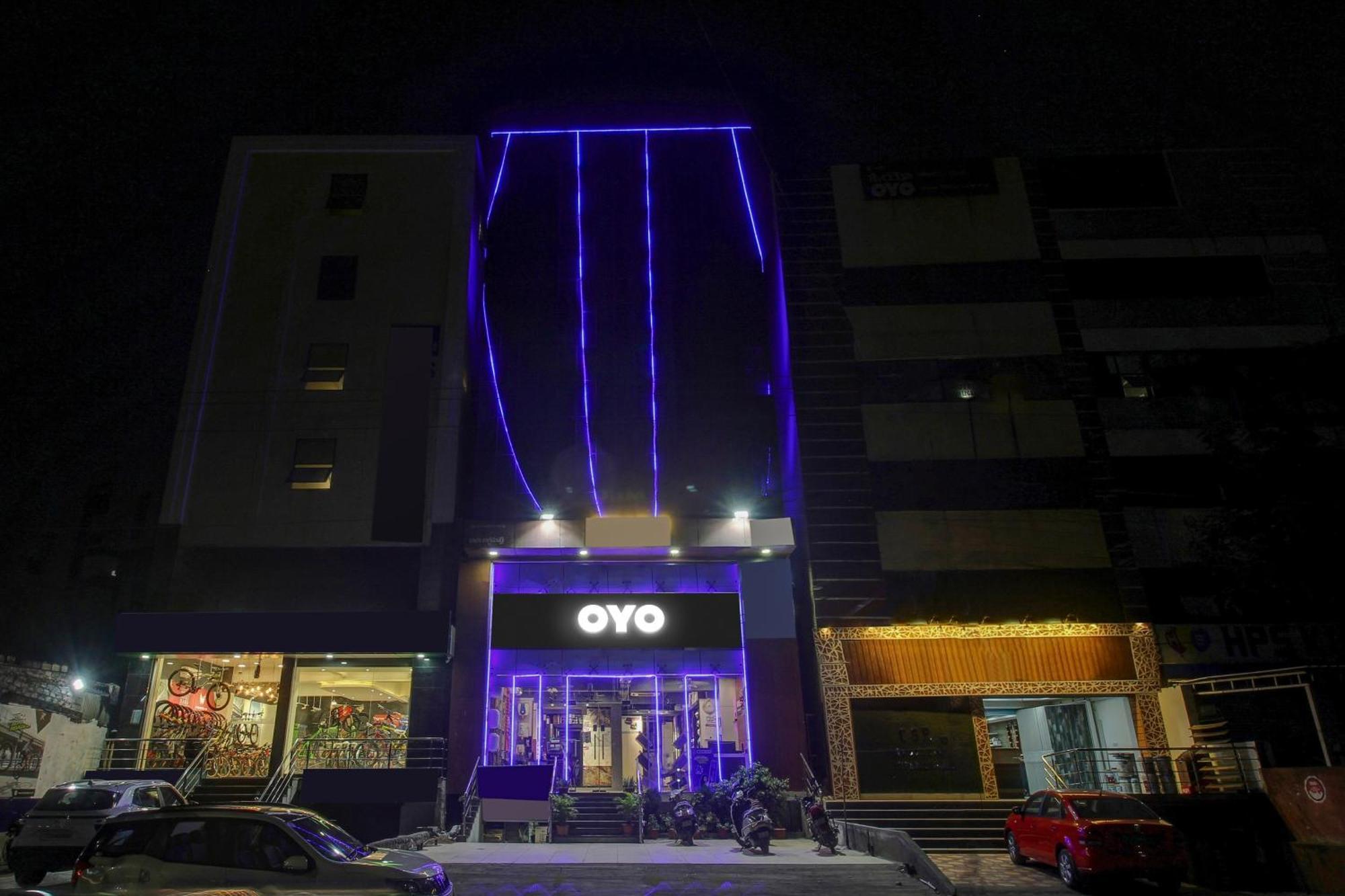 Collection O Galaxy Suites Hyderabad Exteriör bild