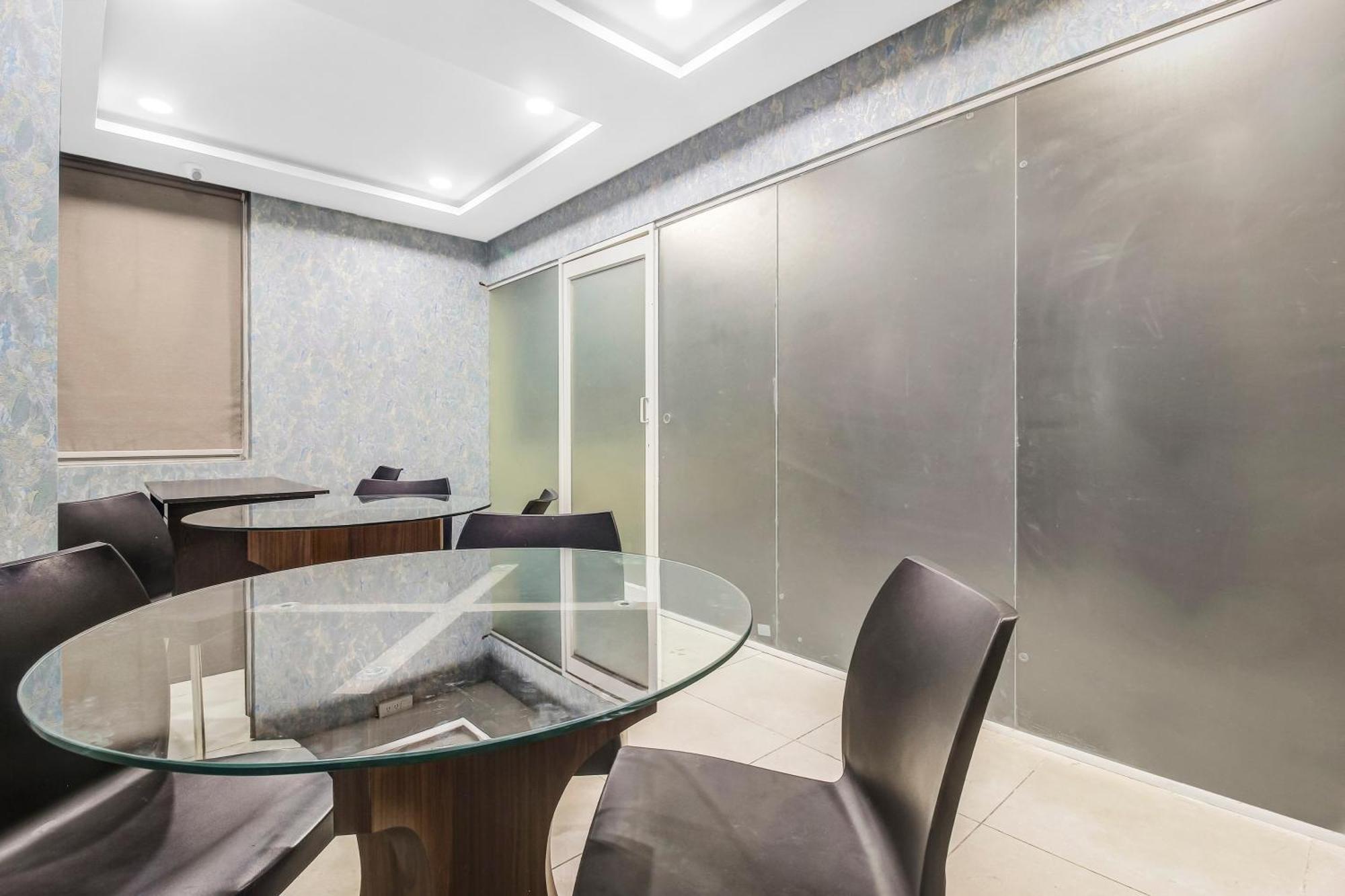 Collection O Galaxy Suites Hyderabad Exteriör bild