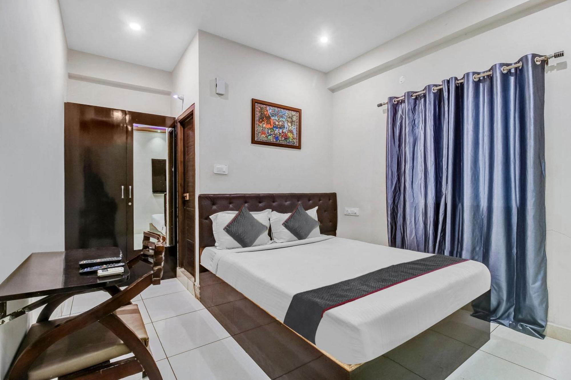 Collection O Galaxy Suites Hyderabad Exteriör bild