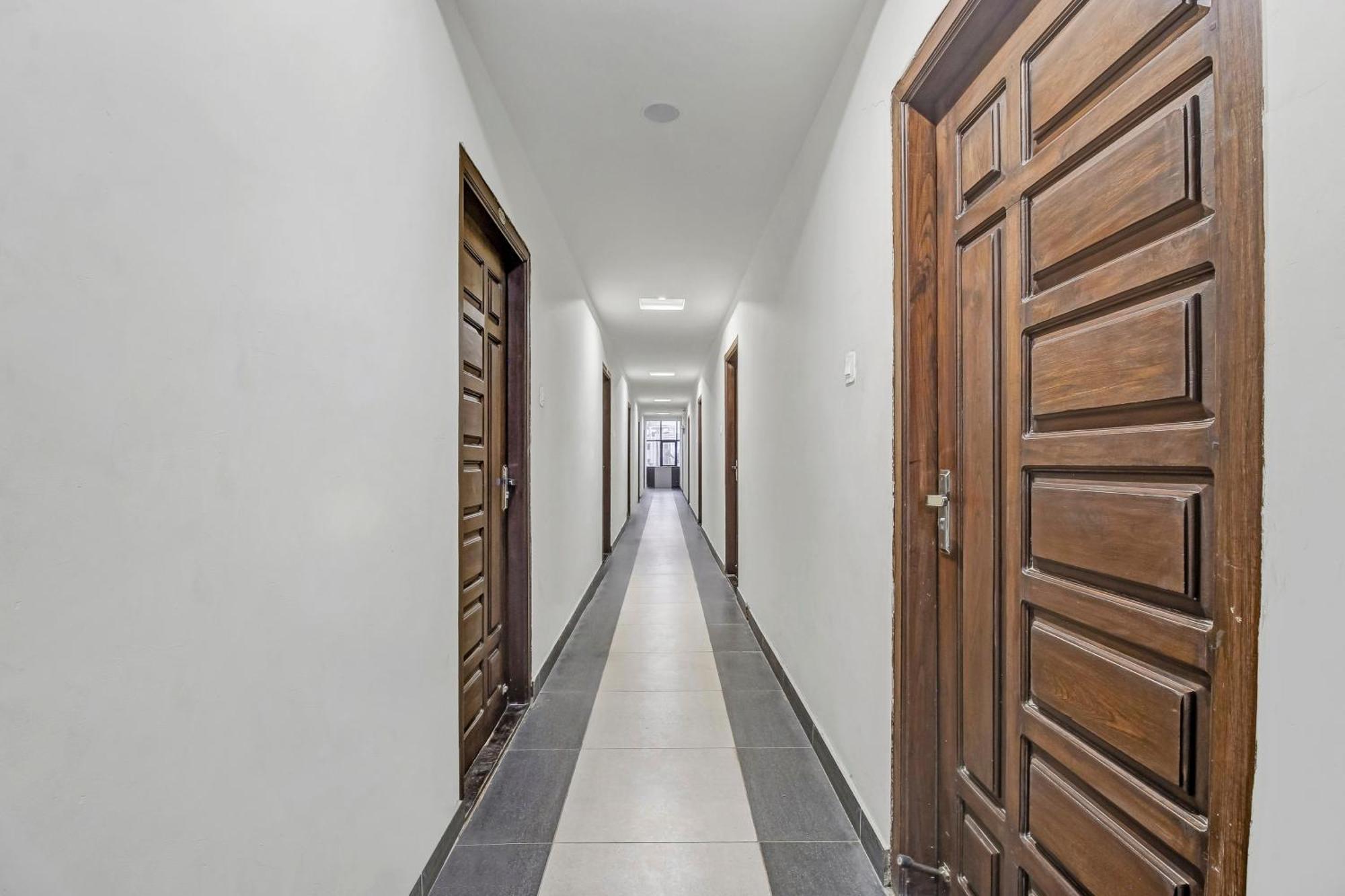Collection O Galaxy Suites Hyderabad Exteriör bild