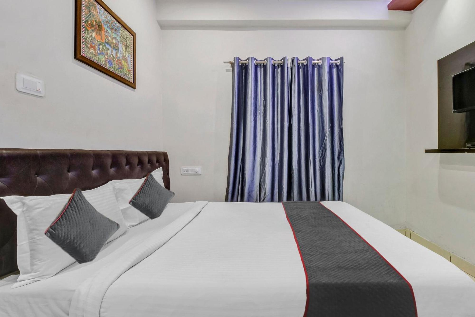 Collection O Galaxy Suites Hyderabad Exteriör bild