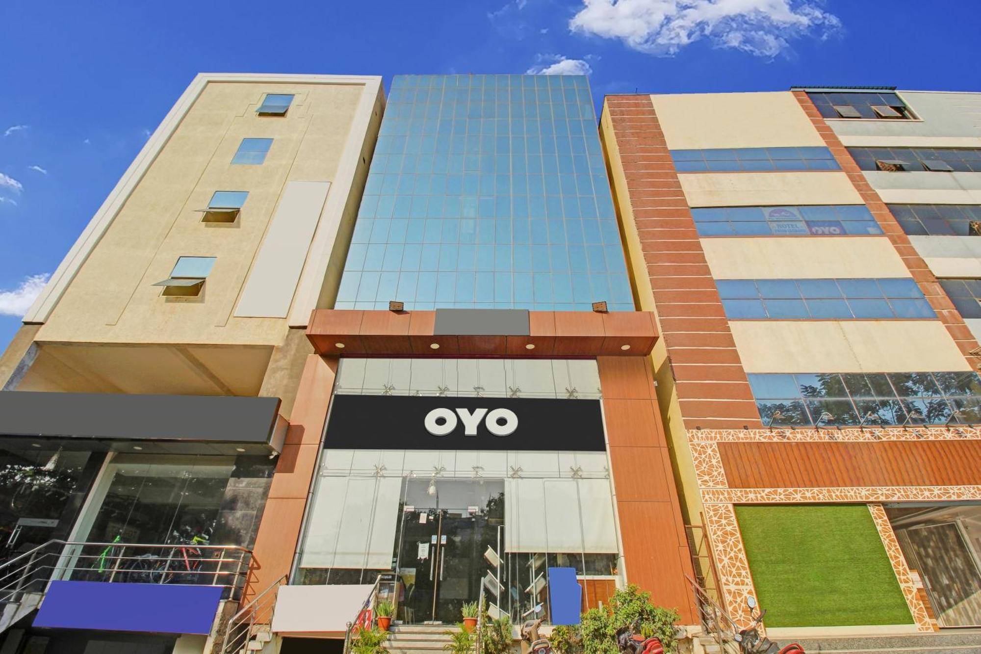 Collection O Galaxy Suites Hyderabad Exteriör bild