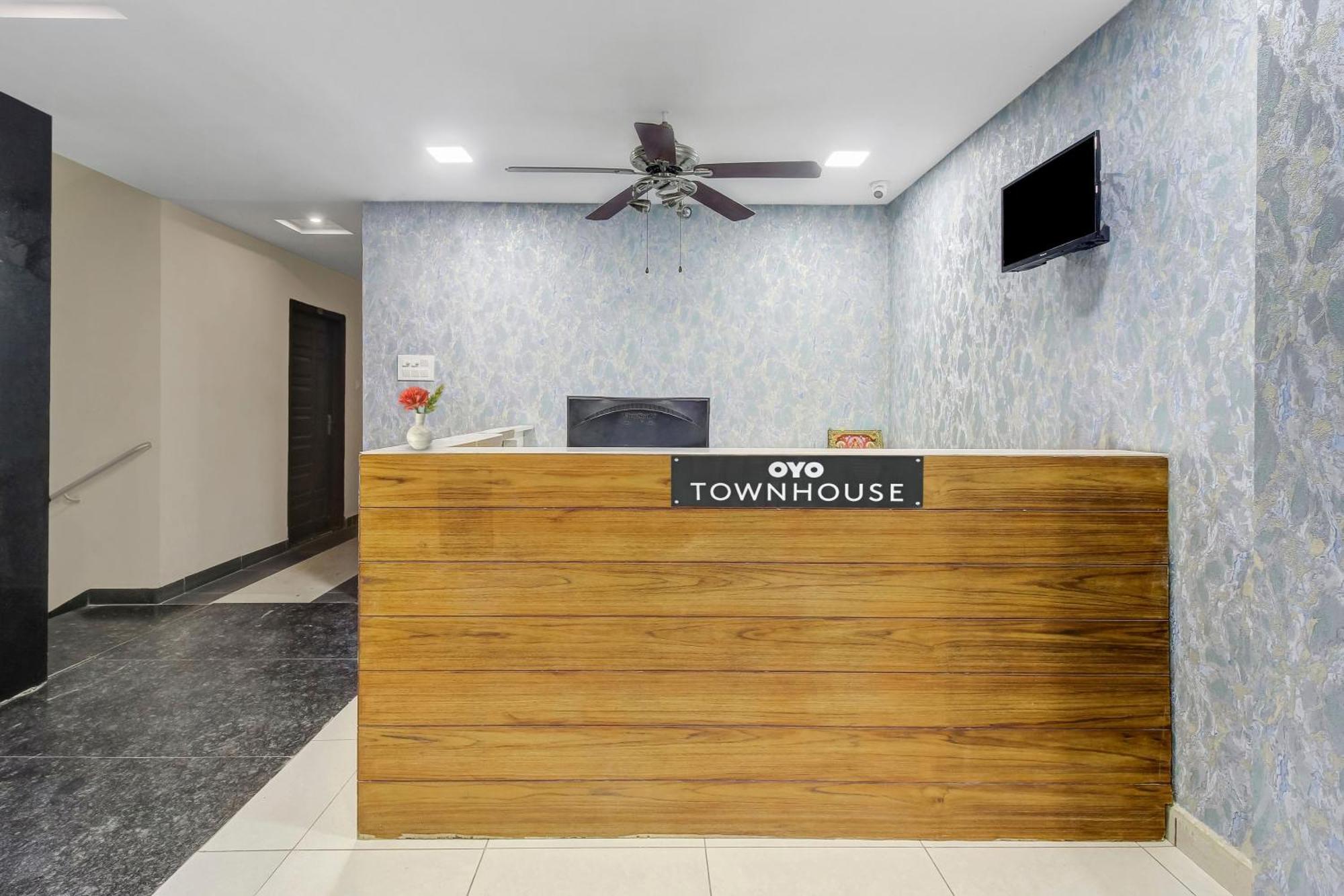 Collection O Galaxy Suites Hyderabad Exteriör bild