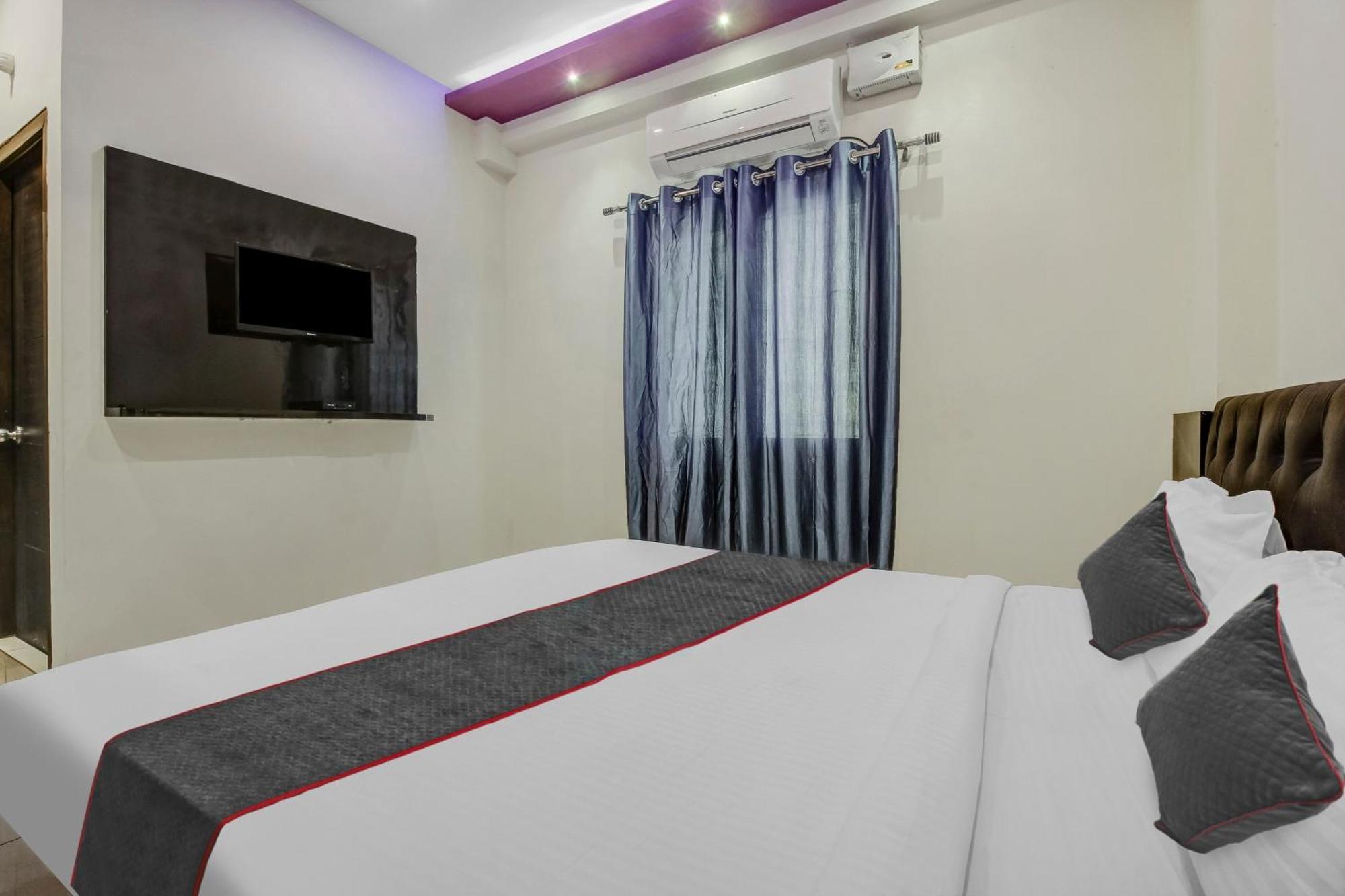 Collection O Galaxy Suites Hyderabad Exteriör bild