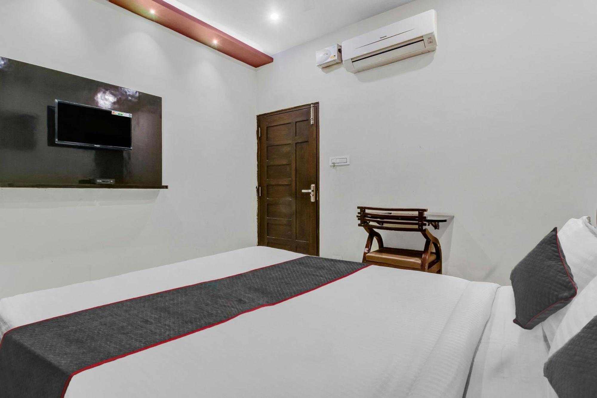 Collection O Galaxy Suites Hyderabad Exteriör bild