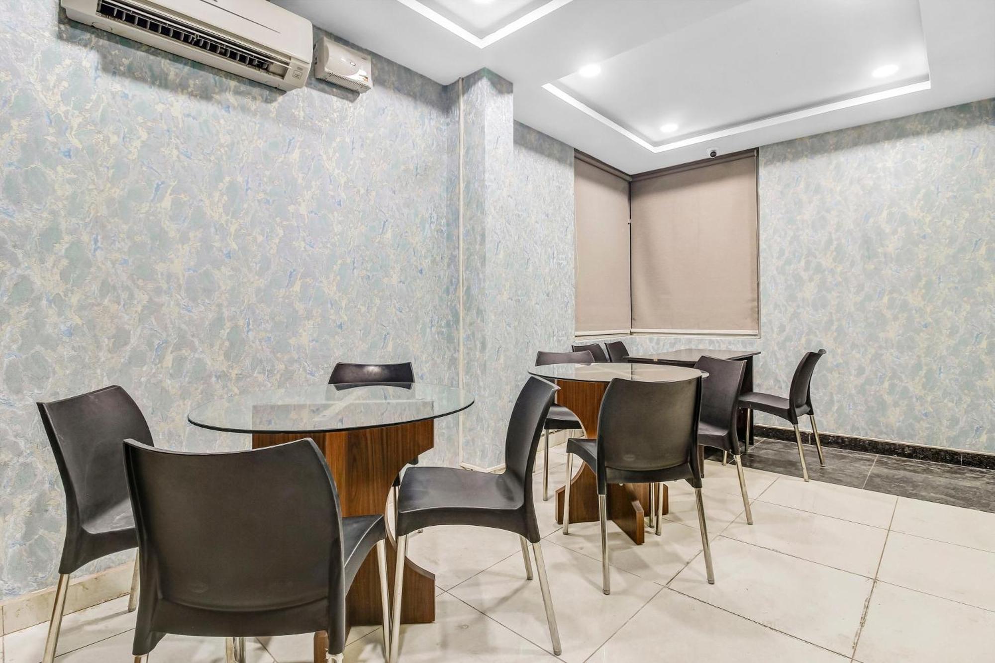 Collection O Galaxy Suites Hyderabad Exteriör bild