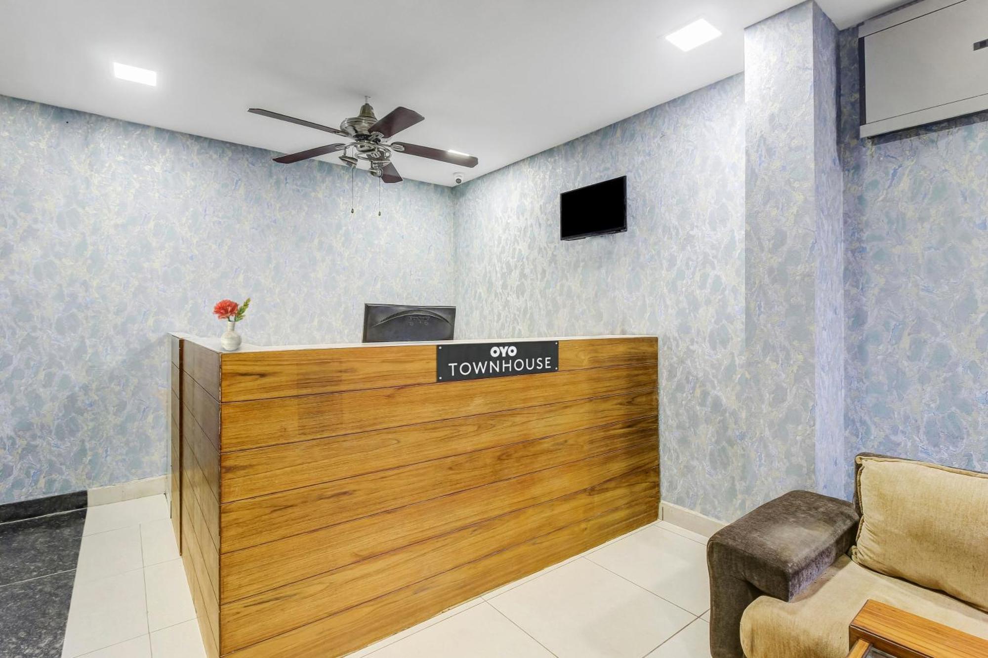 Collection O Galaxy Suites Hyderabad Exteriör bild