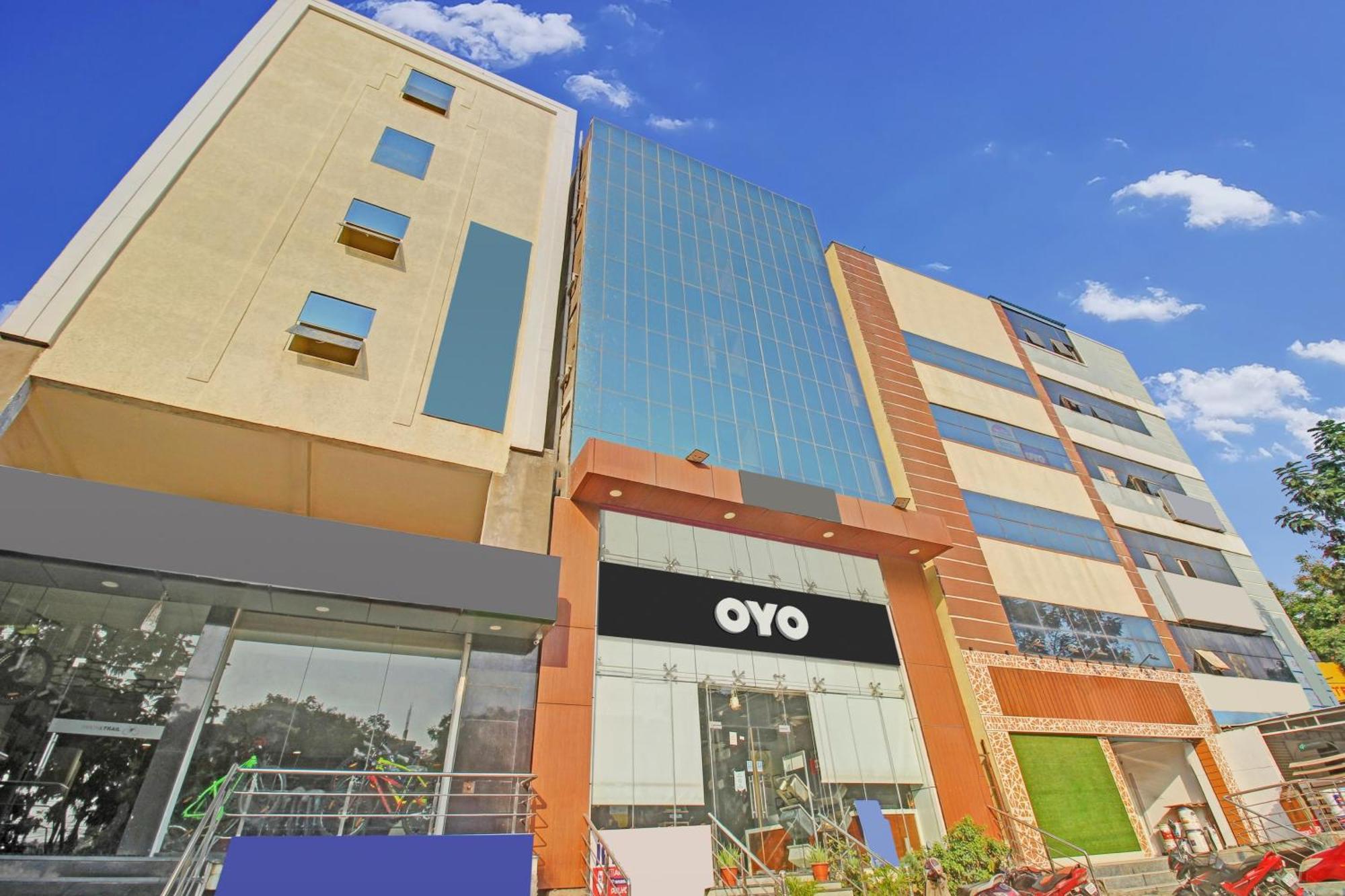 Collection O Galaxy Suites Hyderabad Exteriör bild